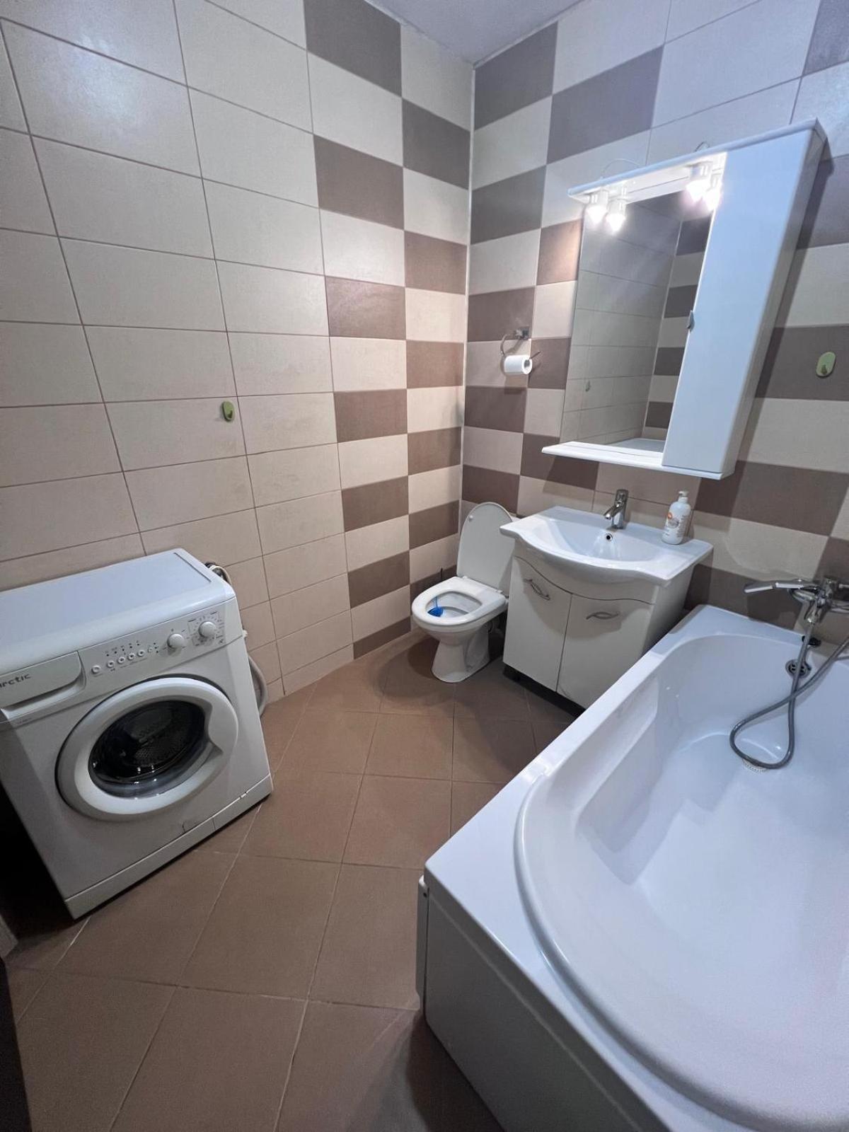 טרגובישטה Chindia Apartament מראה חיצוני תמונה
